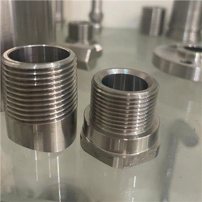 Zanglamaydigan po'latdan yasalgan suv quvurlari armaturalari